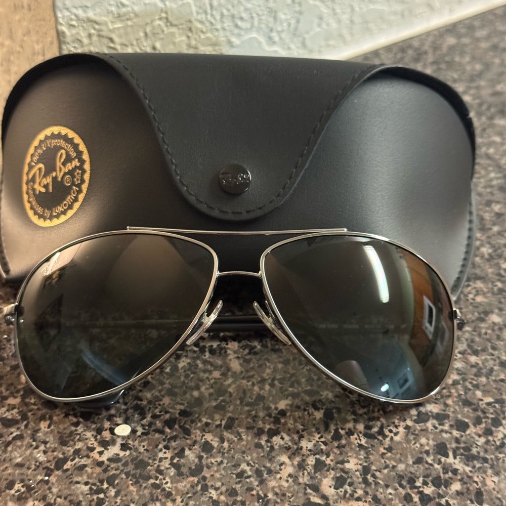 Ray-Ban Black Aviator Sunglasses with Case